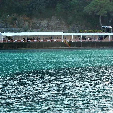 With A Stunning Sea View Pool Tennis Апартаменты Рапалло